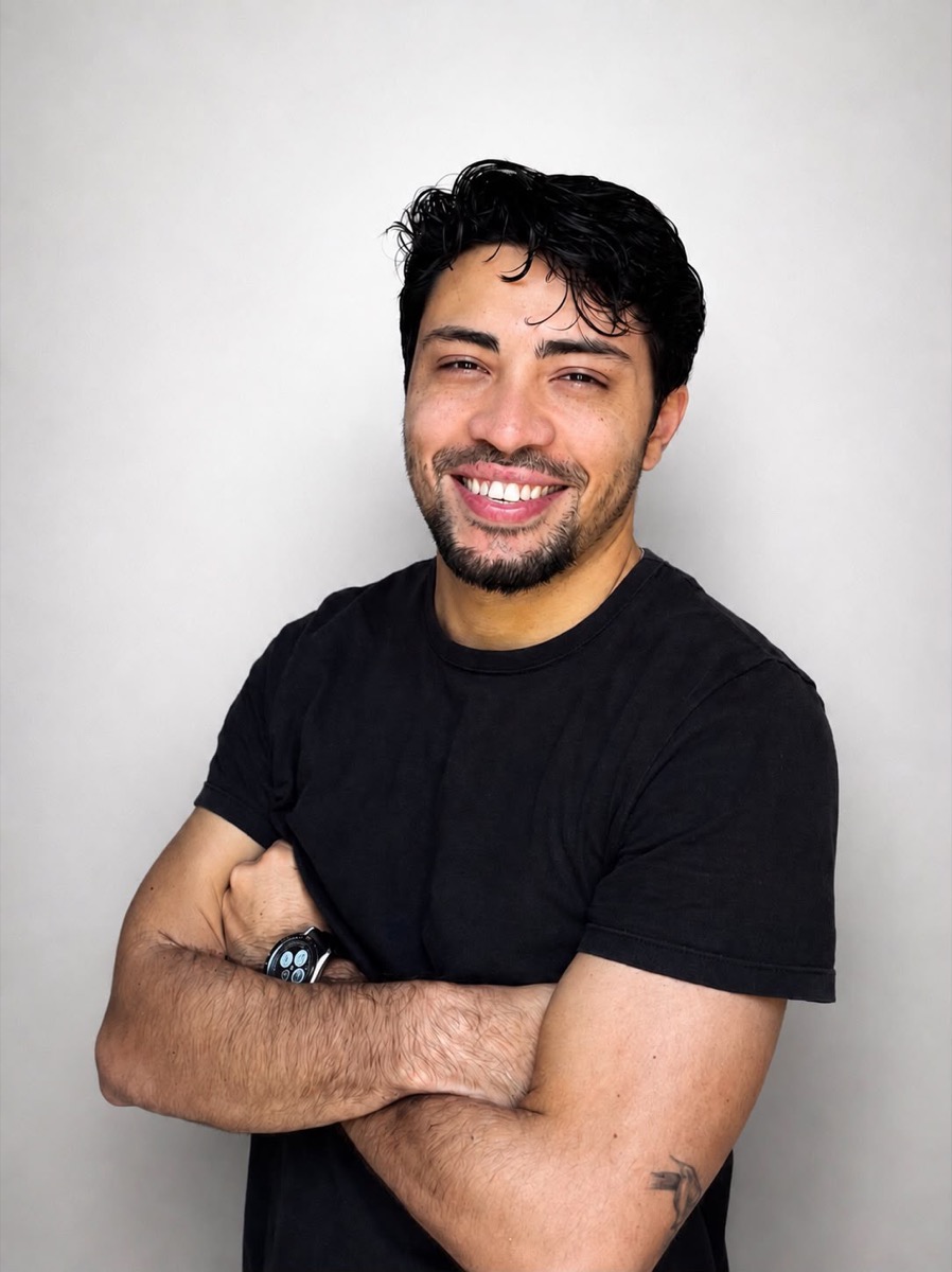 Retrato de Cauê Freitas em estúdio